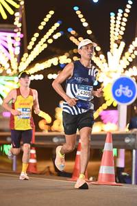 BIB: 30261, 0000, 000, 300, 00000, 4305
                            <button type="button" onclick="openModal(23176112)" class="btn btn-primary btn-sm float-right btn-popup" data-toggle="modal" data-target=".modal-high-quality">
                        <i class="fas fa-shopping-cart"></i> Add to Cart
                    </button>
                                            <button type="button" onclick="isThisMe(23176112, true)" class="btn btn-success btn-sm float-right btn-popup btn-isme hidden" data-toggle="tooltip" data-placement="bottom" title="นี่คือรูปของคุณใช่ไหม คลิกที่นี่เพื่อเอาเข้าอัลบั้ม">
                        <i class="fas fa-plus"></i> Add to album
                    </button>
                    <button type="button" onclick="isThisMe(23176112, false)" class="btn btn-warning btn-sm float-right btn-popup btn-isnotme hidden">
                        <i class="fas fa-ban"></i> Remove from album
                    </button>